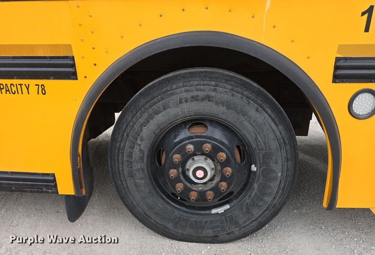 image for item DW3229 2005 Thomas Built Buses Saf-T-Liner school bus