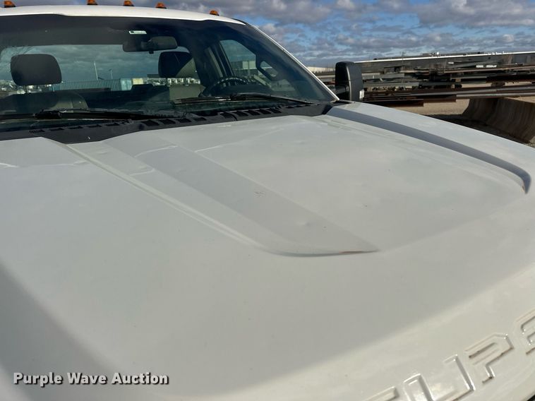 image for item DW5106 2019 Ford F550 Super Duty truck cab and chassis