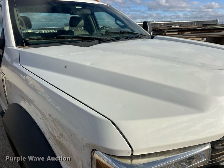 image for item DW5106 2019 Ford F550 Super Duty truck cab and chassis