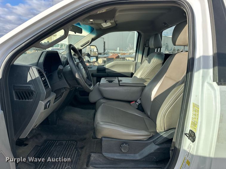 image for item DW5106 2019 Ford F550 Super Duty truck cab and chassis