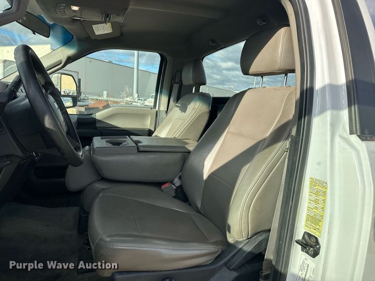 image for item DW5106 2019 Ford F550 Super Duty truck cab and chassis