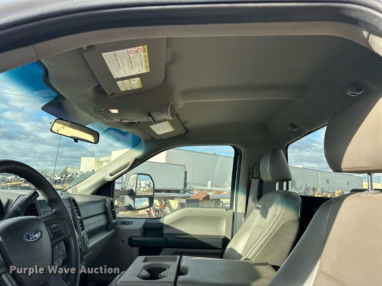 image for item DW5106 2019 Ford F550 Super Duty truck cab and chassis