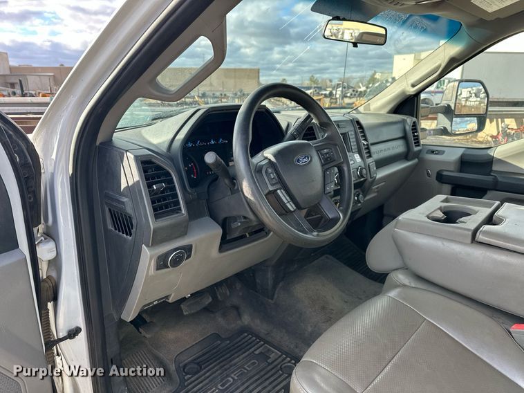 image for item DW5106 2019 Ford F550 Super Duty truck cab and chassis