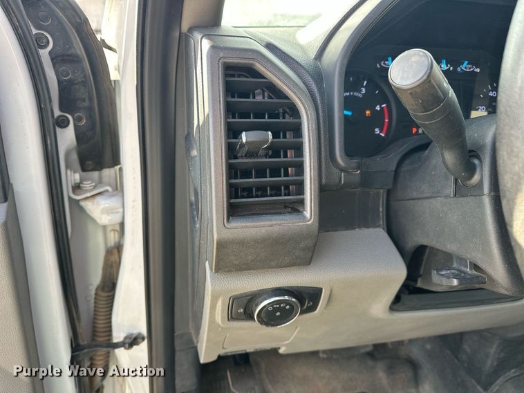 image for item DW5106 2019 Ford F550 Super Duty truck cab and chassis