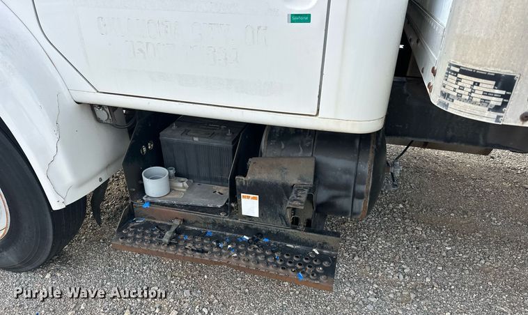 image for item DW5107 1998 International 4700 4X2 box truck