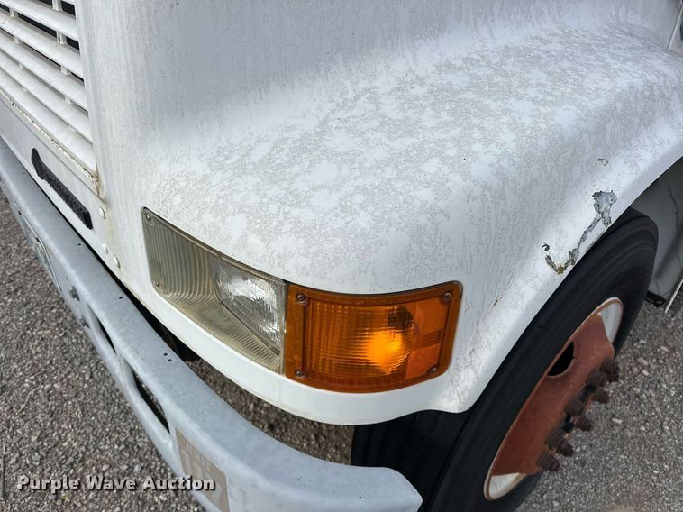 image for item DW5107 1998 International 4700 4X2 box truck