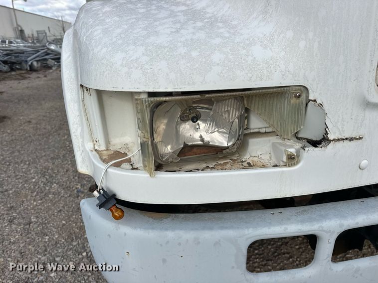 image for item DW5107 1998 International 4700 4X2 box truck