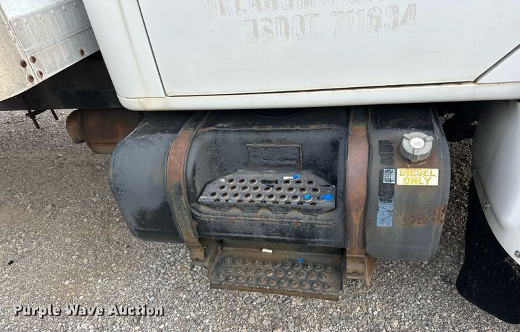 image for item DW5107 1998 International 4700 4X2 box truck