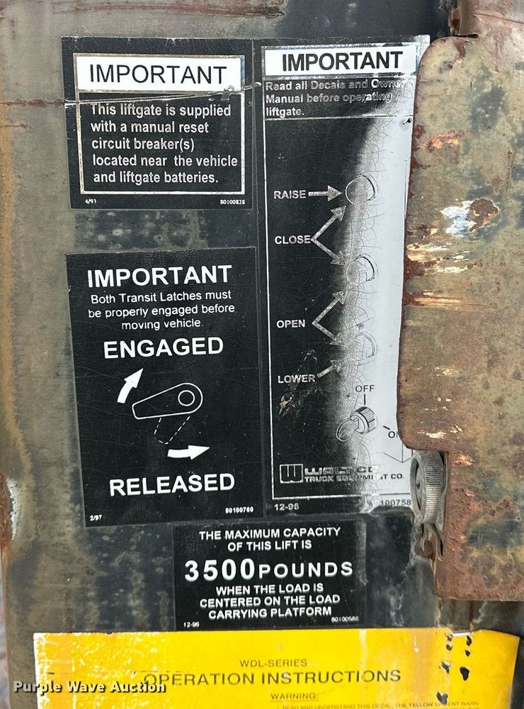 image for item DW5107 1998 International 4700 4X2 box truck