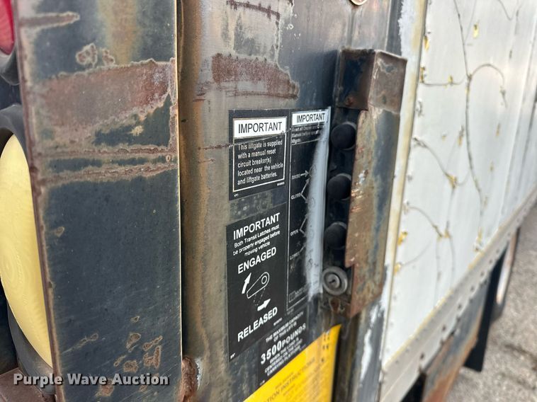 image for item DW5107 1998 International 4700 4X2 box truck