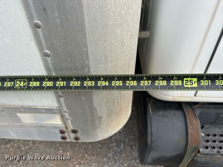 image for item DW5107 1998 International 4700 4X2 box truck