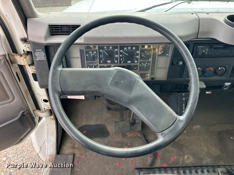 image for item DW5107 1998 International 4700 4X2 box truck