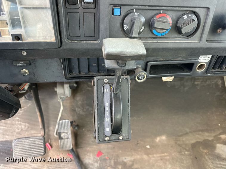 image for item DW5107 1998 International 4700 4X2 box truck