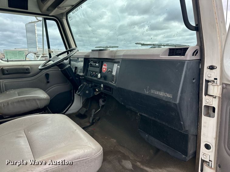 image for item DW5107 1998 International 4700 4X2 box truck