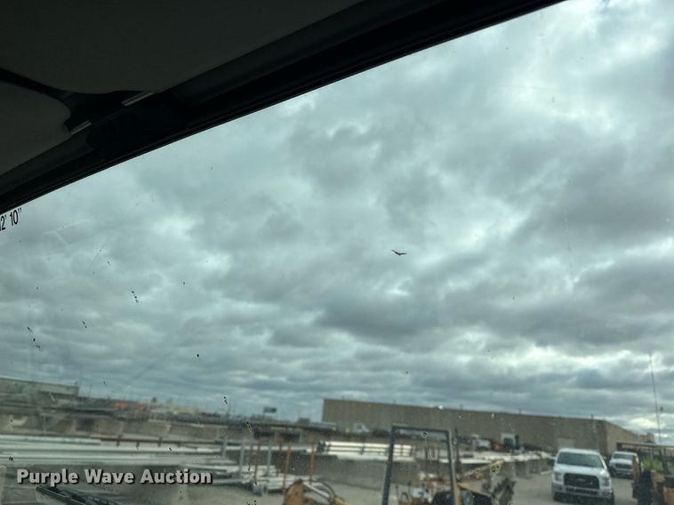 image for item DW5107 1998 International 4700 4X2 box truck