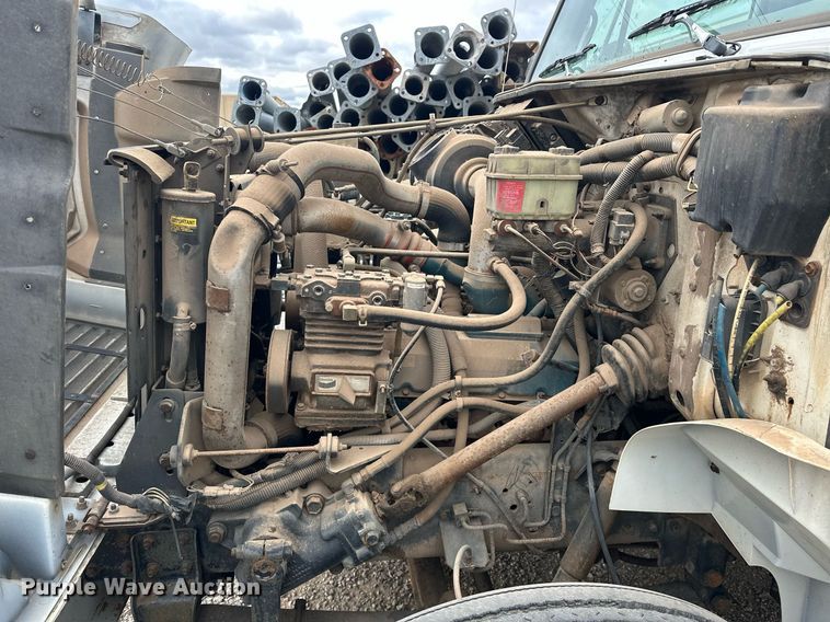 image for item DW5107 1998 International 4700 4X2 box truck