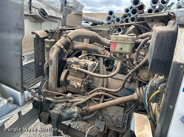 image for item DW5107 1998 International 4700 4X2 box truck