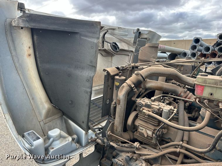 image for item DW5107 1998 International 4700 4X2 box truck