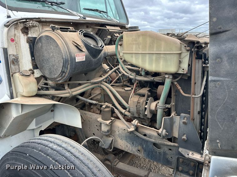 image for item DW5107 1998 International 4700 4X2 box truck