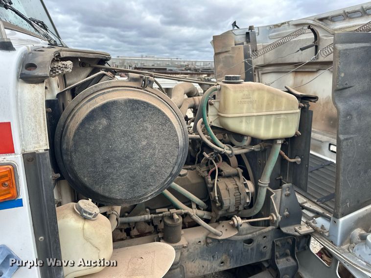 image for item DW5107 1998 International 4700 4X2 box truck