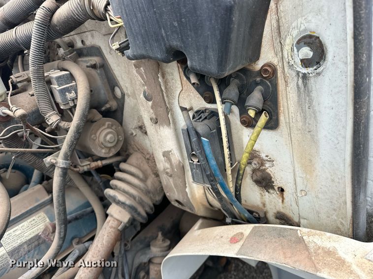 image for item DW5107 1998 International 4700 4X2 box truck