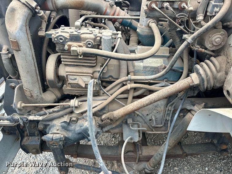 image for item DW5107 1998 International 4700 4X2 box truck