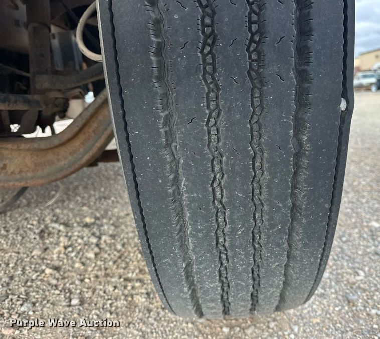 image for item DW5107 1998 International 4700 4X2 box truck