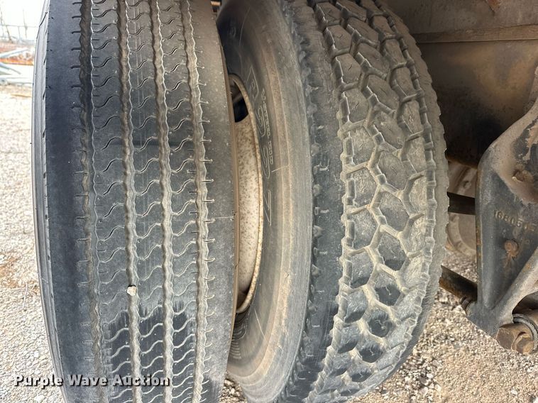 image for item DW5107 1998 International 4700 4X2 box truck