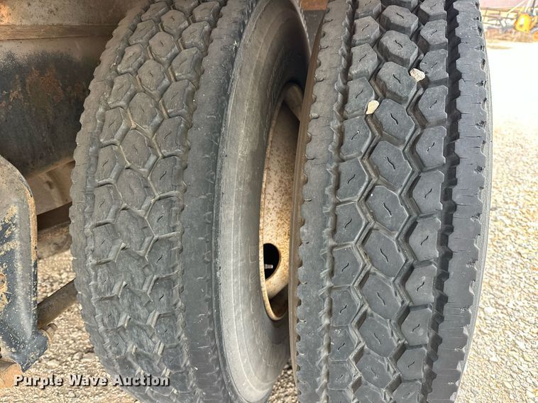 image for item DW5107 1998 International 4700 4X2 box truck