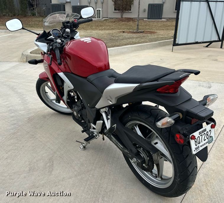 image for item DW5114 2011 Honda CBR250R motorcycle