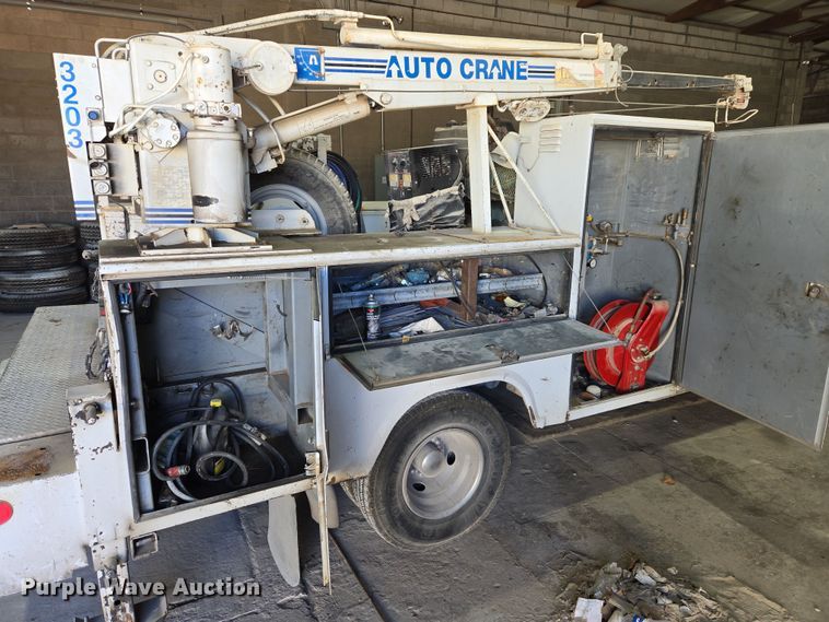 image for item DW8517 1995 Ford F450 Super Duty utility / service truck