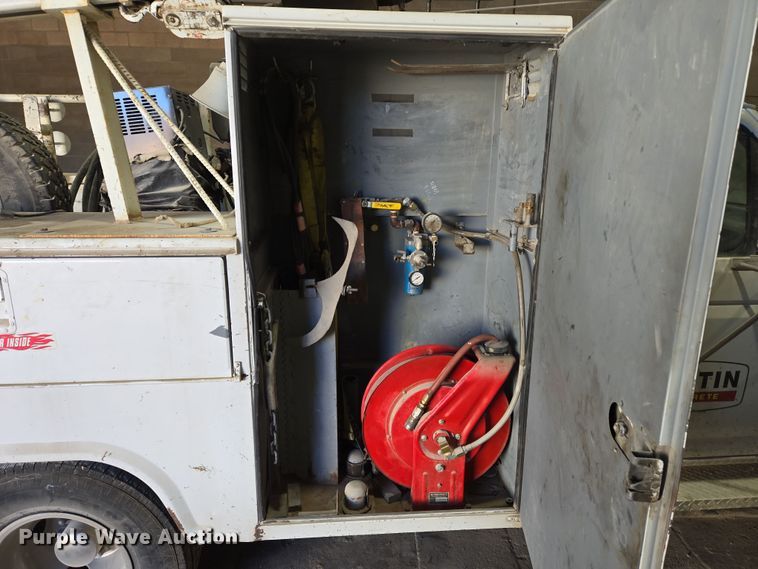 image for item DW8517 1995 Ford F450 Super Duty utility / service truck