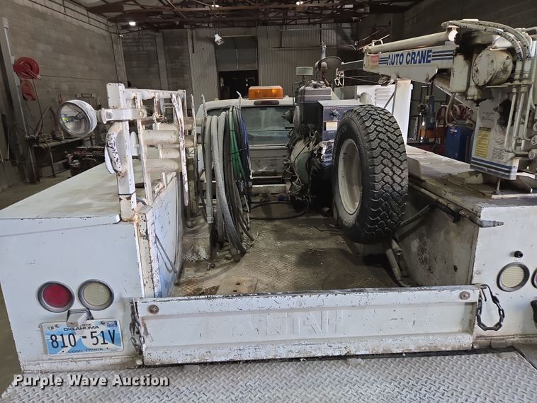 image for item DW8517 1995 Ford F450 Super Duty utility / service truck