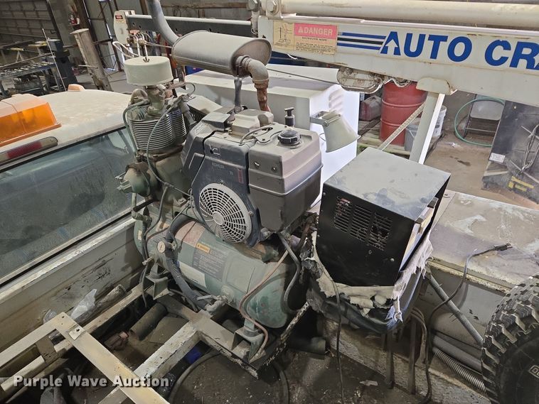 image for item DW8517 1995 Ford F450 Super Duty utility / service truck