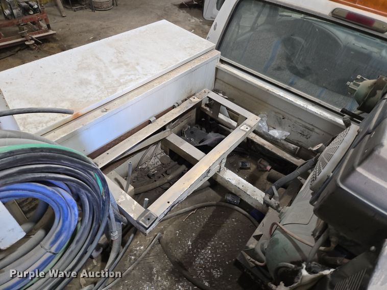 image for item DW8517 1995 Ford F450 Super Duty utility / service truck