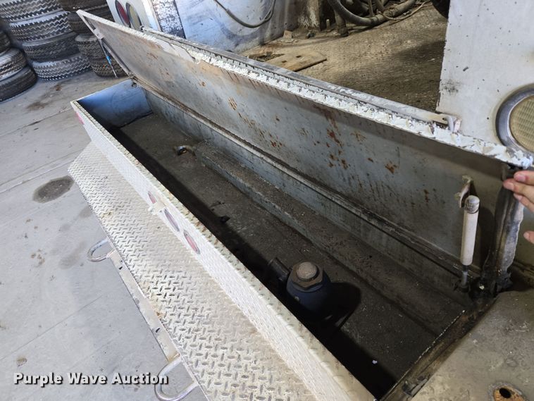 image for item DW8517 1995 Ford F450 Super Duty utility / service truck