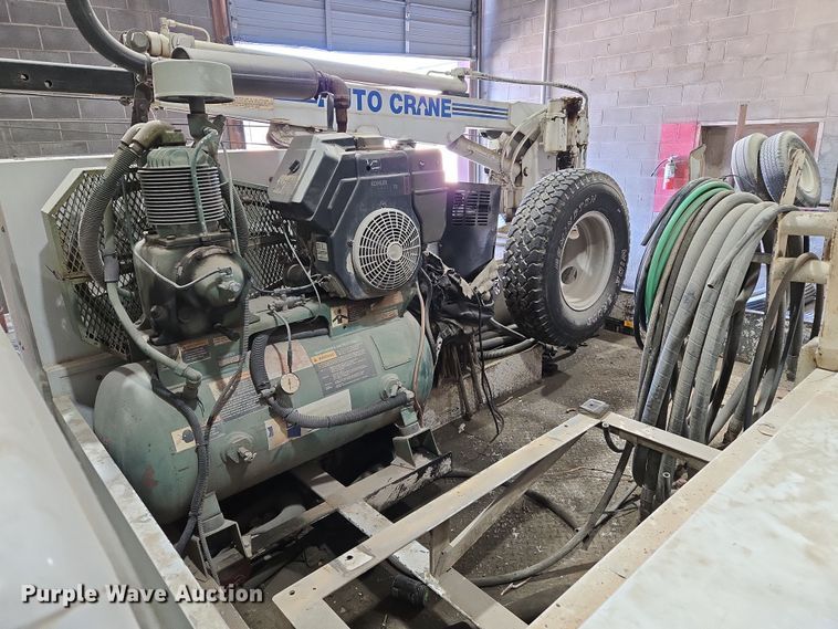 image for item DW8517 1995 Ford F450 Super Duty utility / service truck