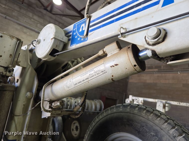 image for item DW8517 1995 Ford F450 Super Duty utility / service truck