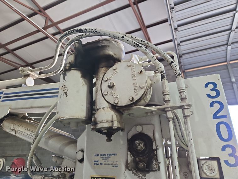 image for item DW8517 1995 Ford F450 Super Duty utility / service truck