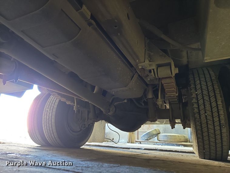 image for item DW8517 1995 Ford F450 Super Duty utility / service truck