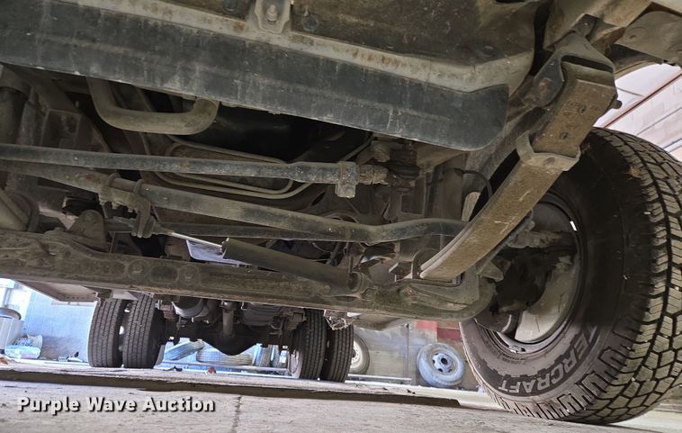 image for item DW8517 1995 Ford F450 Super Duty utility / service truck