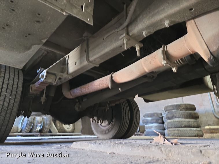 image for item DW8517 1995 Ford F450 Super Duty utility / service truck