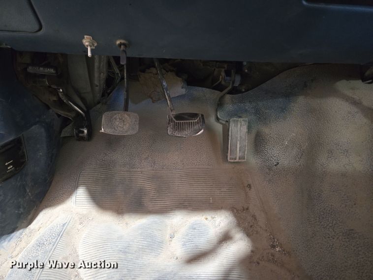 image for item DW8517 1995 Ford F450 Super Duty utility / service truck