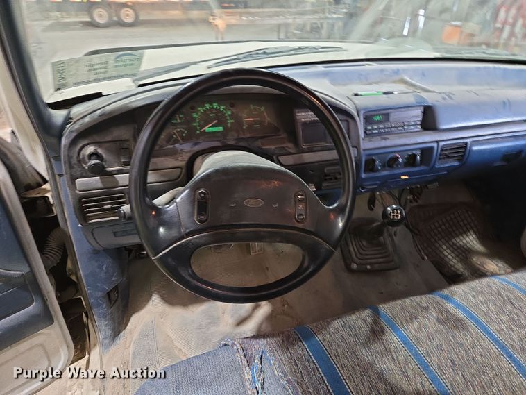 image for item DW8517 1995 Ford F450 Super Duty utility / service truck