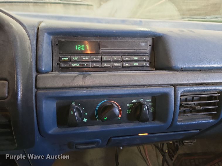 image for item DW8517 1995 Ford F450 Super Duty utility / service truck