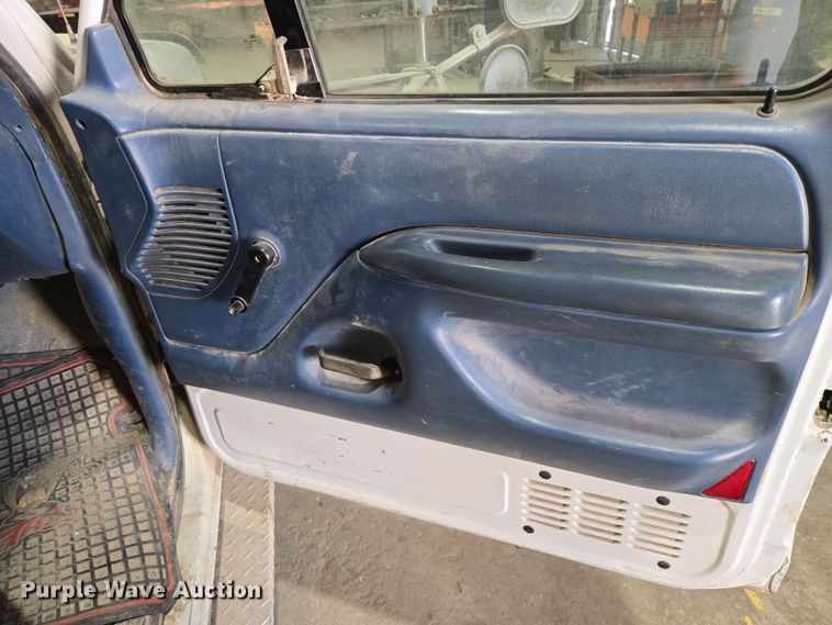 image for item DW8517 1995 Ford F450 Super Duty utility / service truck