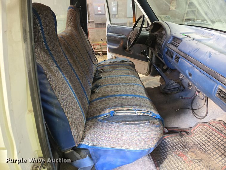 image for item DW8517 1995 Ford F450 Super Duty utility / service truck