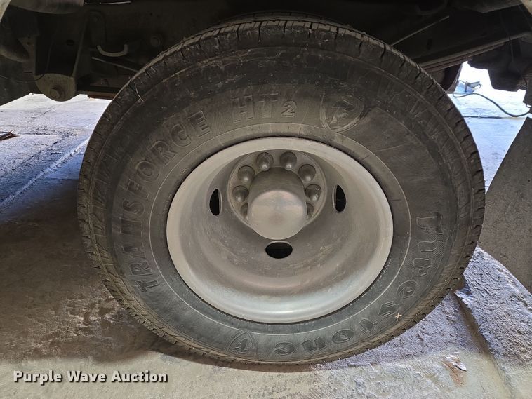 image for item DW8517 1995 Ford F450 Super Duty utility / service truck