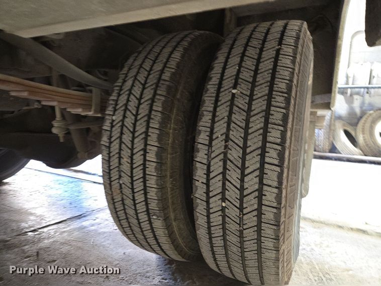 image for item DW8517 1995 Ford F450 Super Duty utility / service truck