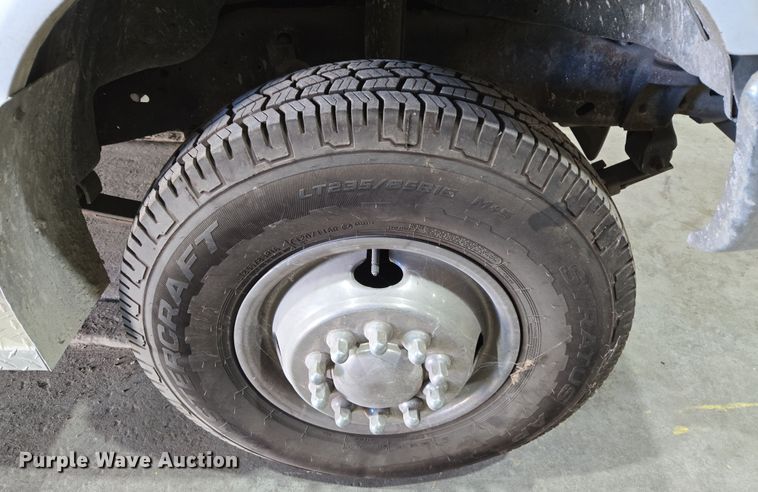 image for item DW8517 1995 Ford F450 Super Duty utility / service truck